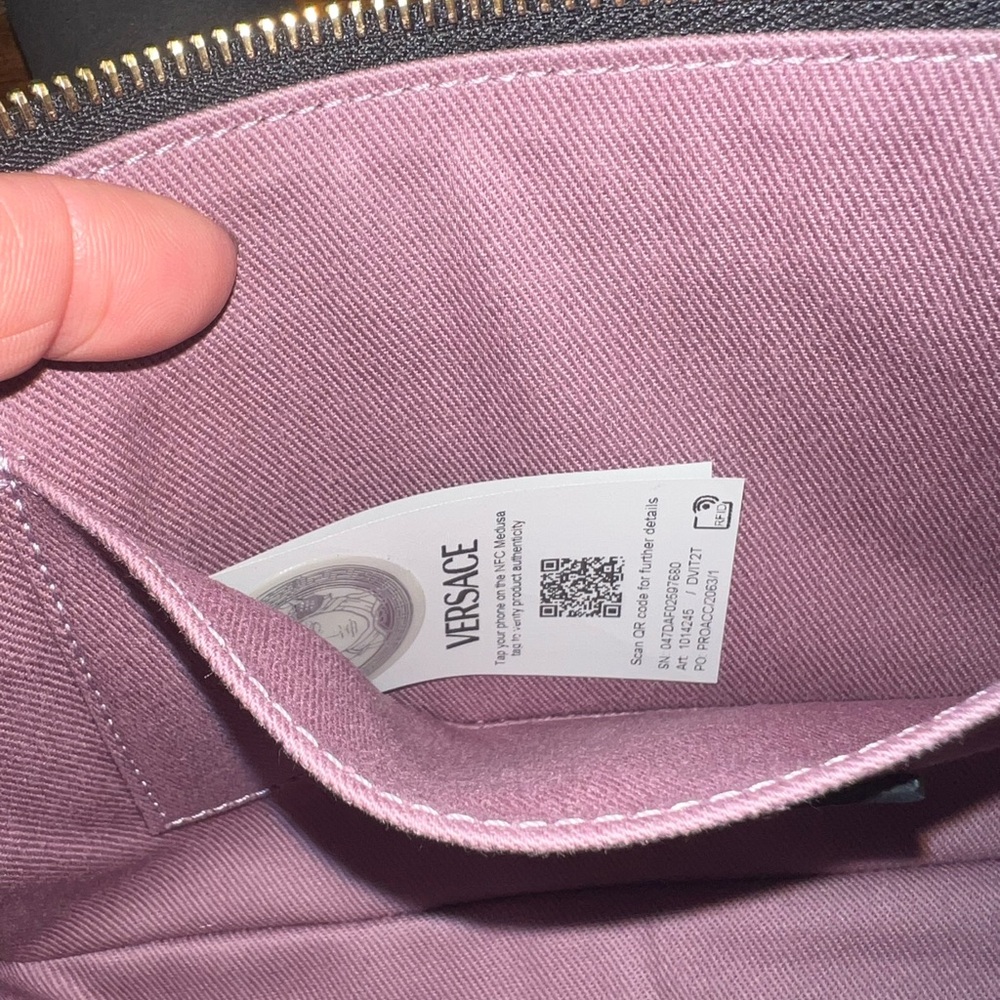 Versace Grained Calfskin Leather Shoulder Bag with Gold Medusa - Picture 15 of 17